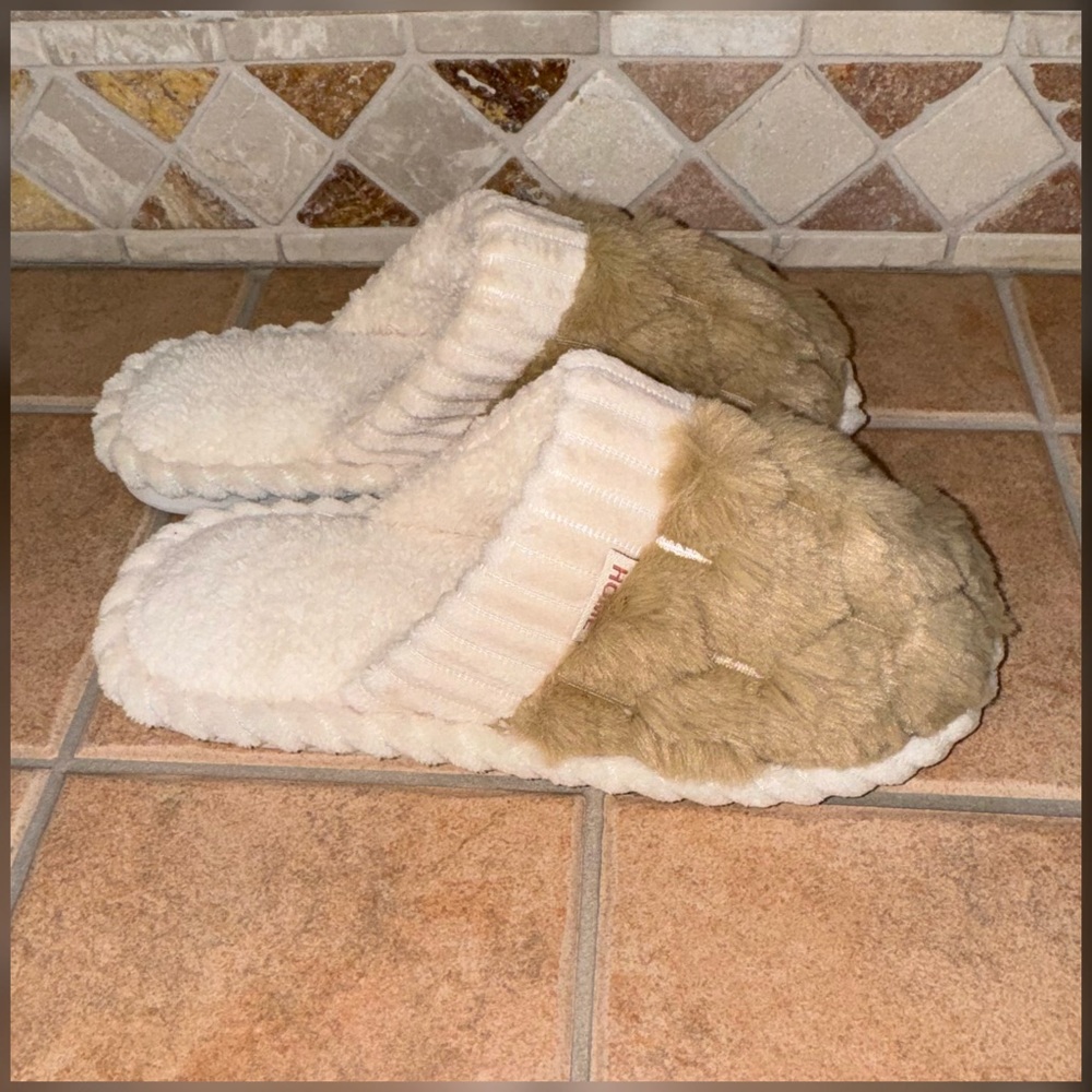 🆕🌟Slippers🌟 - Picture 6 of 10